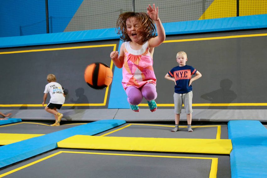 Birthday Party Etiquette at Trampoline Parks: Guidelines for Guests